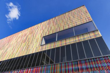 Münih, Almanya - 5 Nisan 2023: Kunstareal 'deki Brandhorst Müzesi' nin modern mimarisi. Sergide Henkel Trust Udo ve Anette Brandhorst 'un varislerinin modern sanat eserleri sergileniyor.