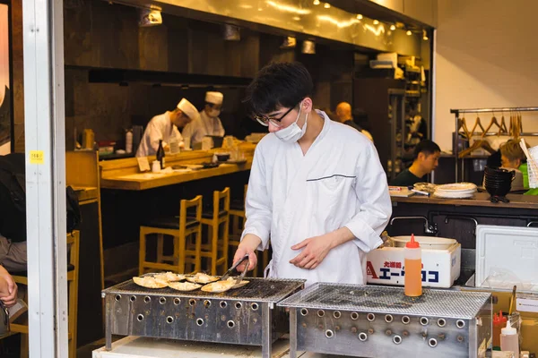 Tokio Japan April 2023 Straßenrestaurant Auf Dem Tsukiji Fischmarkt Mit — Stockfoto