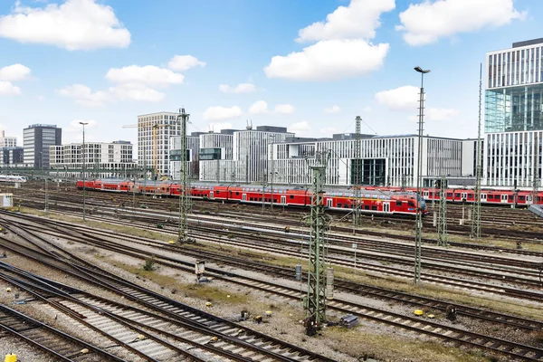 Almanya Nın Münih Kentindeki Ana Tren Istasyonunun Oradaki Rayların Üzerinde — Stok fotoğraf