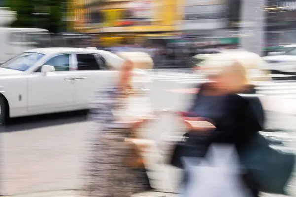 Abstract Image Intentional Motion Blur Effect Women Walking City Traffic — Stock Photo, Image