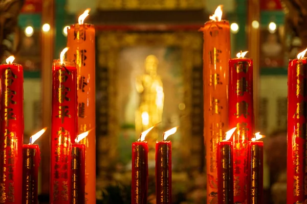 Kinesiska Ljus Brinner Kinesiska Templet För Asiatiska Häxeri Till Ande Royaltyfria Stockbilder