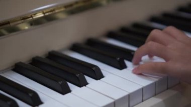 Yavaş çekim çalışması piyanosu