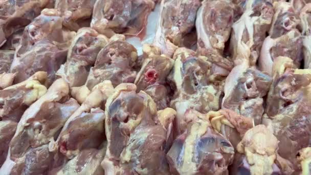 Świeże Mięso Kurczaka Sklepie Produktami Chłodzącymi — Wideo stockowe