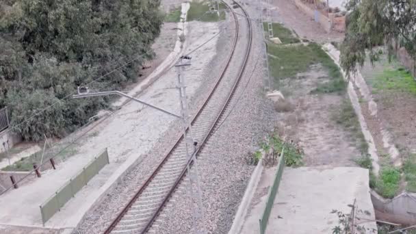 Yolcu Istasyonundan Ayrılan Banliyö Treni 50Fps Video — Stok video