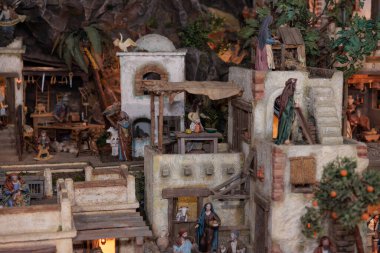 İsa 'nın doğduğu sıralarda köylülerin çeşitli aktivitelere girişip hayatın özünü yakaladıklarını gösteren karmaşık bir doğum sahnesi.