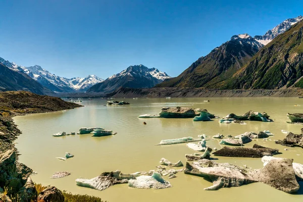 Lake Tasman Ijsbergen Drijven Het Alpenmeer Oppervlak Met Hoogste Besneeuwde — Stockfoto
