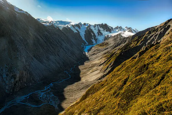 Voando Sobre Neve Cobriu Alpes Sul Olhando Para Majestosos Picos — Fotografia de Stock