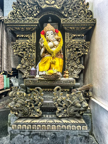 Cultural Hindu Ornamental Statue Representing Traditional Worship Gods — Stock Photo, Image