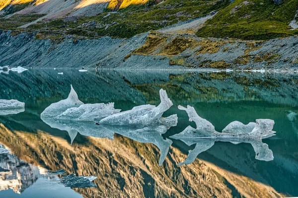 Lac Glaciaire Alpin Dans Vallée Hooker Assis Base Des Hauts — Photo