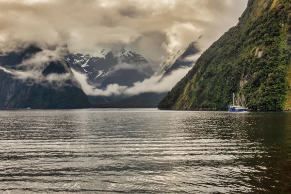 Milford Sound Fiordlandben Van Zélandon South Islanden Ismert Mitre Csúcs — Stock Fotó