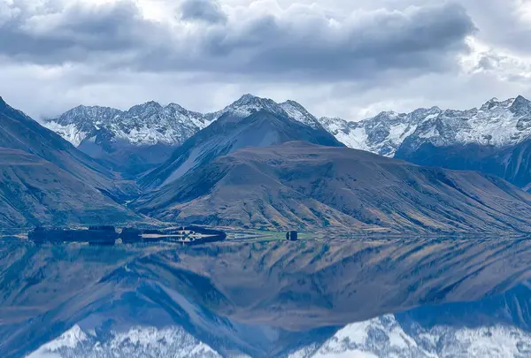 Sněhem Pokryté Jižní Alpy Odrážející Jezeře Pukaki — Stock fotografie