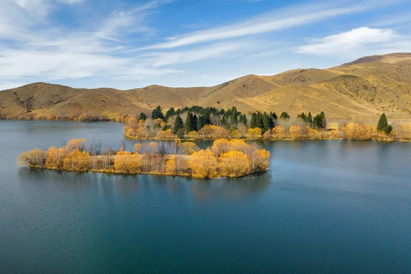 Wairepo Kol Gölü 'nün New Zealand' ın güney adasındaki Twizel dışında çekilmiş bir fotoğrafı.