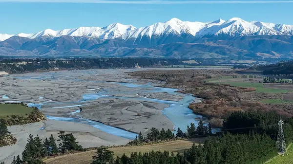 Waimakariri Vadisi çevresindeki tarım arazileri ve tarım arazilerinin hava manzarası