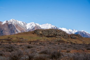 Hakatere koruma parkı, Erewhon İstasyonu 'na çok yakın güney Alpleri' nin karla kaplı zirvelerinin altındaki vadiye kurulmuştu.