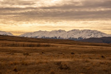 Ashburton Dağları 'ndaki Hakatere Vadisi ve güney Alpleri gibi kurak çöllerin vahşi doğası.