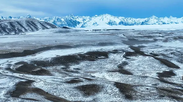 Tekapo ve pukaki arasındaki tarımsal araziye insansız hava aracı perspektifi