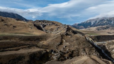Mağara Akıntısı Manzarası Canterbury bölgesindeki en olağanüstü doğal özelliklerden biridir. Mağara girişlerini gözetleyen aile dostu bir yürüyüş pistinin keyfini çıkarın.