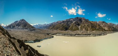 Tasman Gölü Buzulu 'nun yüzü Aoraki Dağı' ndaki Ball Pass 'tan görülüyor.