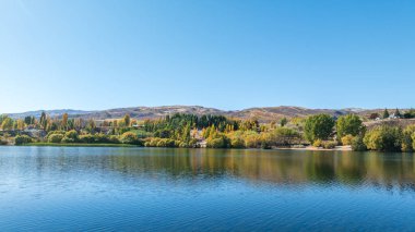 Sonbaharda Cromwell vadisi ve Bannockburn bölgesinin hava perspektifi