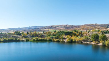 Sonbaharda Cromwell vadisi ve Bannockburn bölgesinin hava perspektifi