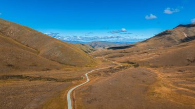 Hatataramea dağ geçidinden geçen hava manzarası