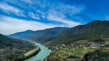 Jinsha Nehri, Yunnan Eyaleti, Çin 'deki büyük Yangtze Nehri' nin bir kolu..