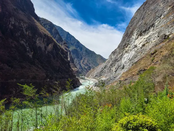 Yunnan Eyaleti Çin Deki Jinsha Nehri Nin Hızlı Akan Akıntıları Telifsiz Stok Fotoğraflar