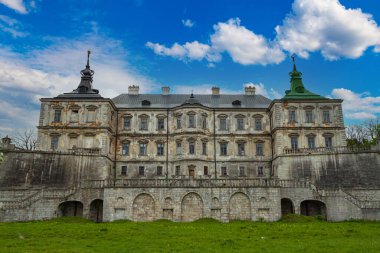 Eski Pidhirtsi Kalesi, Podgortsy köyü, Lviv bölgesi, Ukrayna