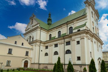Eski Dominik Manastırı, St. Josaphat Kilisesi. Tarihi şehir Zhovkva, Lviv bölgesi, batı Ukrayna. Turizm merkezi, Torist dönüm noktası
