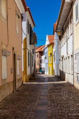 Portekiz Riviera 'sındaki tarihi Cascais kasabasının sokağı. Lizbon. Portekiz. Ünlü turizm, turizm, tatil, sahil beldesi