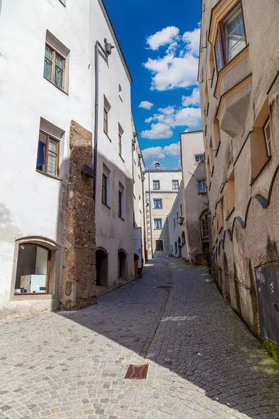 Tirol, Tyrol, Avusturya 'daki belediye binasında tarihi ortaçağ merkezi. Turistik yerler, turistik yerler.
