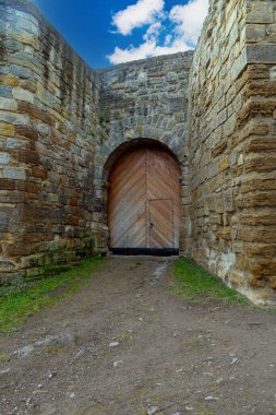 Dışarıda antik Gleichen şatosunun kalıntıları var. Thüringen. Almanya. Turizm merkezi, turizm beldesi