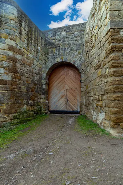 Dışarıda antik Gleichen şatosunun kalıntıları var. Thüringen. Almanya. Turizm merkezi, turizm beldesi