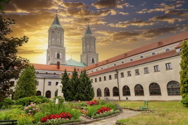 Jaroslaw kasabası, Polonya. Ortaçağ tarihi St. Nicholas Kilisesi ve Benedictine Manastırı. Turist ve dini mekan