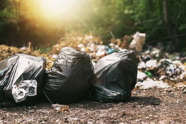 Arkaplan Için Insan Çöplüğü Bulanık Atık Yığın Resimleri Neden Olur — Stok fotoğraf