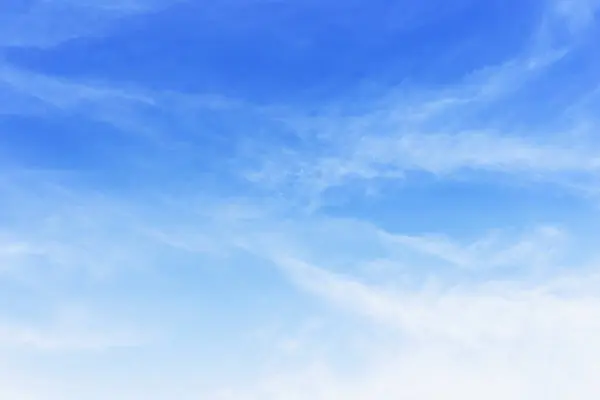 Céu Azul Com Nuvens Bonito Por Natureza Fotos De Bancos De Imagens