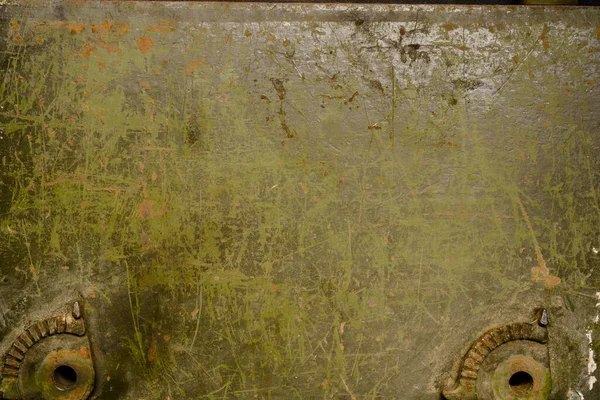 古い金属軍の鎧の背景 あなたのテキストのためのコピースペースと傷と緑のカーキハードプレート 荒く風化した質感の古い 緑の金属軍の鎧 ヴィンテージ — ストック写真
