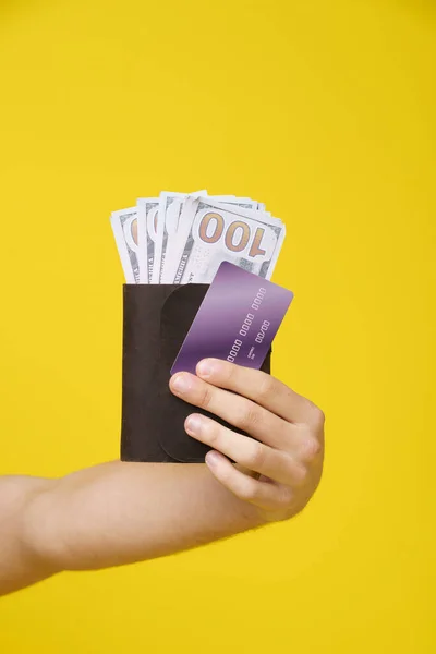 Símbolo Sucesso Capacidade Pagamento Através Homens Mão Segurando Carteira Dinheiro — Fotografia de Stock