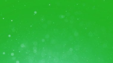 Yeşil ekranda açık mavi renkte parıldıyor
