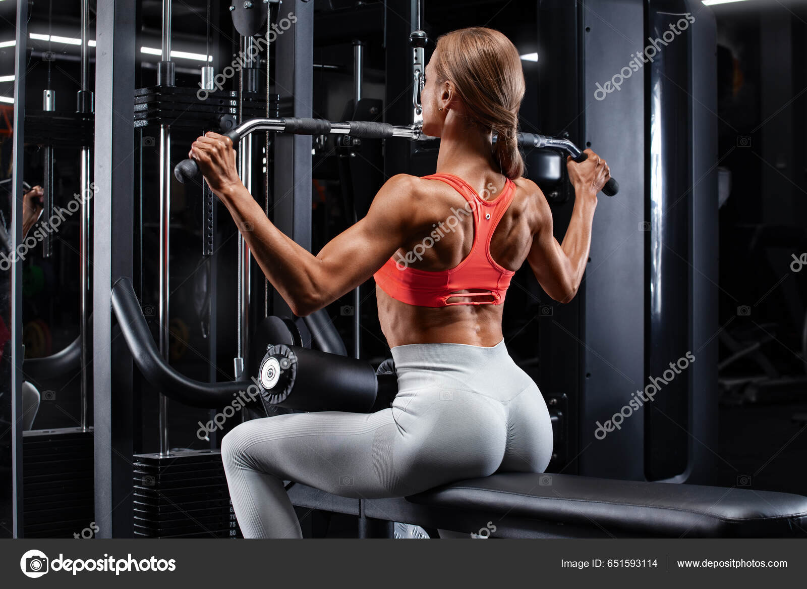 Fitness Femme Travaillant Dans Salle Gym Faire L'exercice Pour Dos