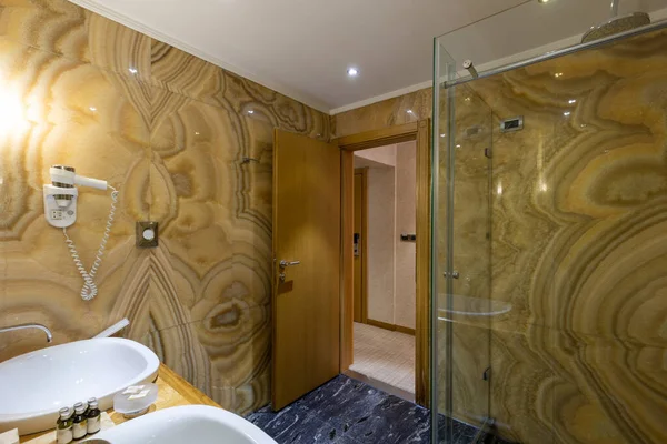 Interior Luxury Hotel Bathroom Marble Walls — Zdjęcie stockowe
