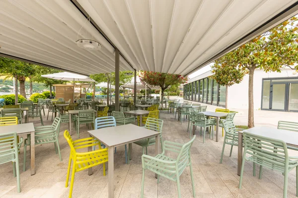 Empty Outdoor Hotel Restaurant Garden — Foto de Stock
