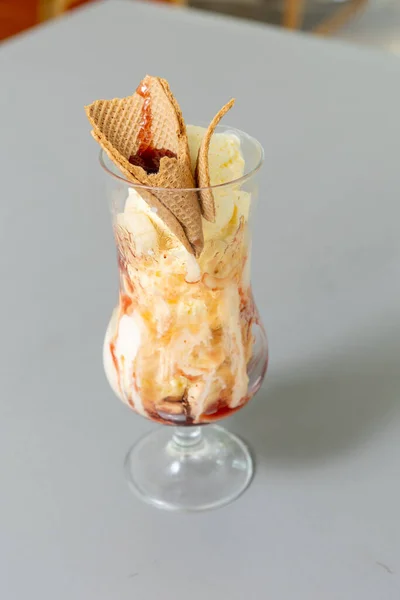 Vanilla Strawberry Ice Cream Served Glass — Stock Photo, Image