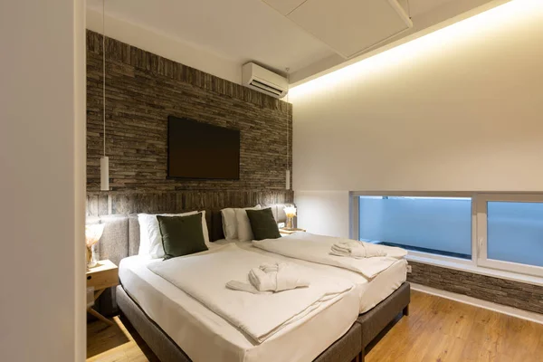 Interior Double Bed Hotel Bedroom Brick Wall Decoration — Stock fotografie