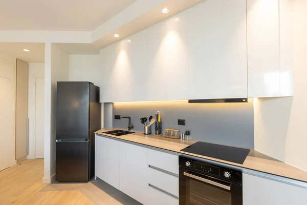 Keuken Interieur Met Nieuwe Apparatuur — Stockfoto
