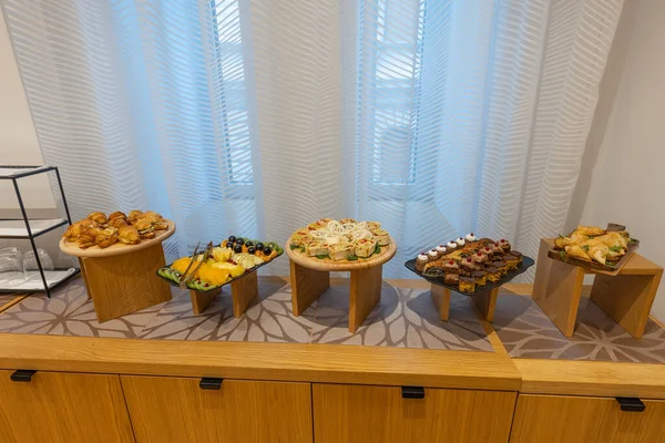Table Buffet Sucrée Dans Salle Réunion — Photo