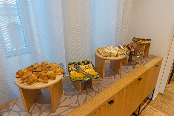 Table Buffet Desserts Dans Salle Réunion — Photo