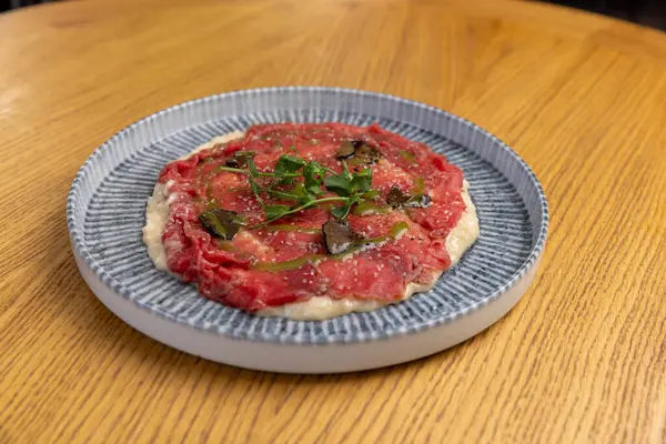 Yer mantarı yağlı biftek carpaccio