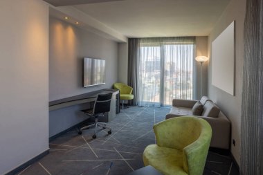 Modern otel odası çalışma masası alanı