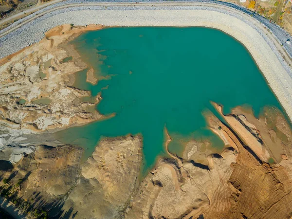 ダムや池の水問題テクスチャの悪化気候変動生態系の悪化 — ストック写真